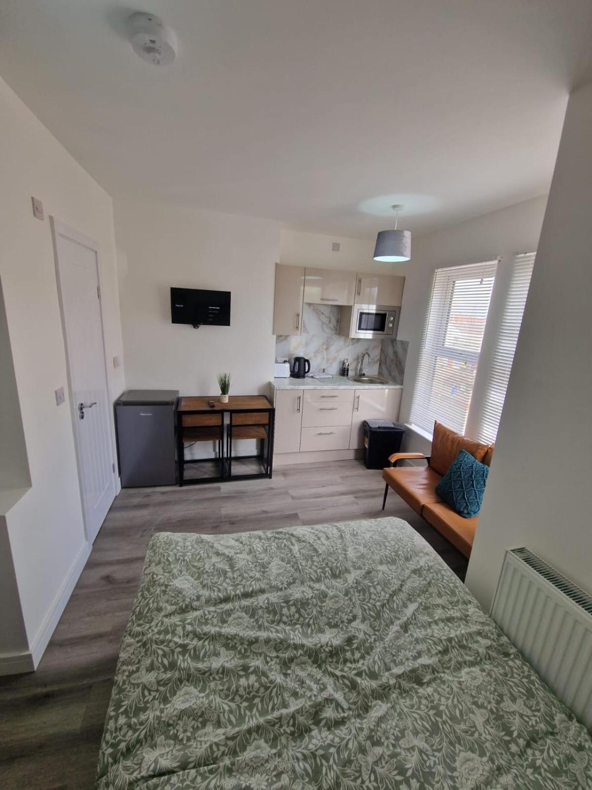 Brand New Studio Flat With Private Bathroom Northampton Exteriör bild